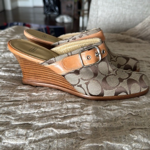 Coach Bethany Logo‎ Canvas Leather Trim Wedge Mules Size 6.5 $170 NWT Brown/Tan - Picture 8 of 13